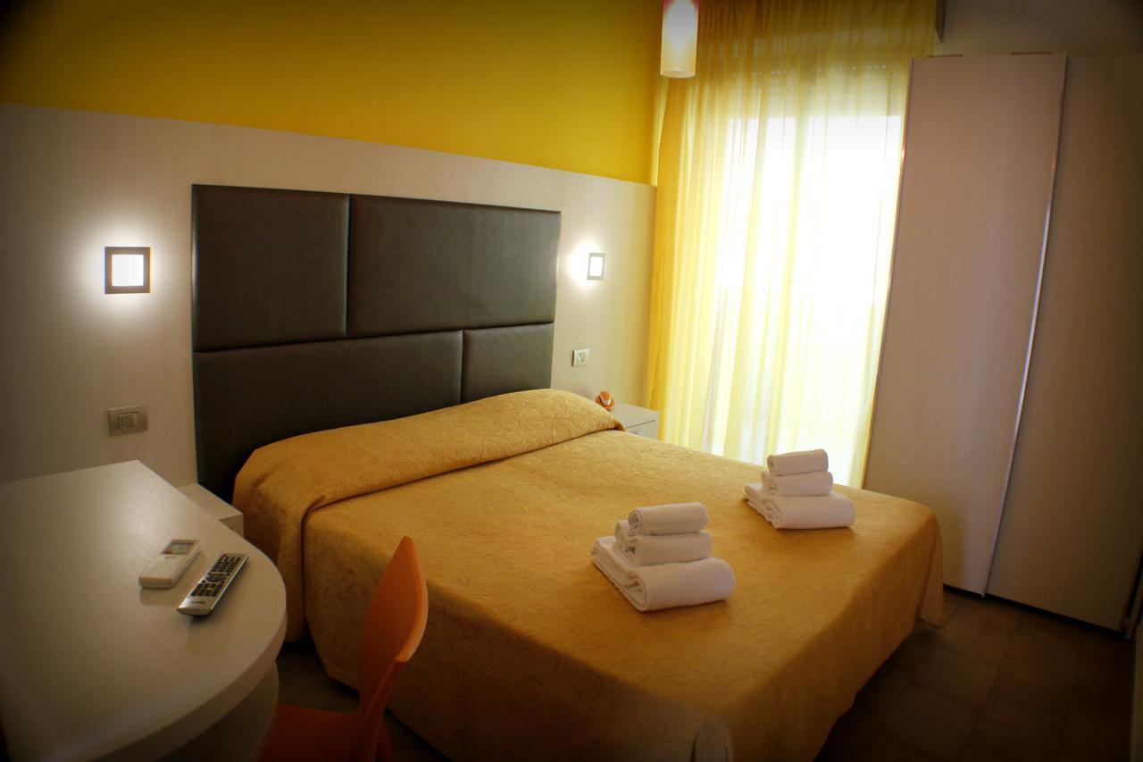 Hotel Adria Bellaria-Igea Marina Quarto foto