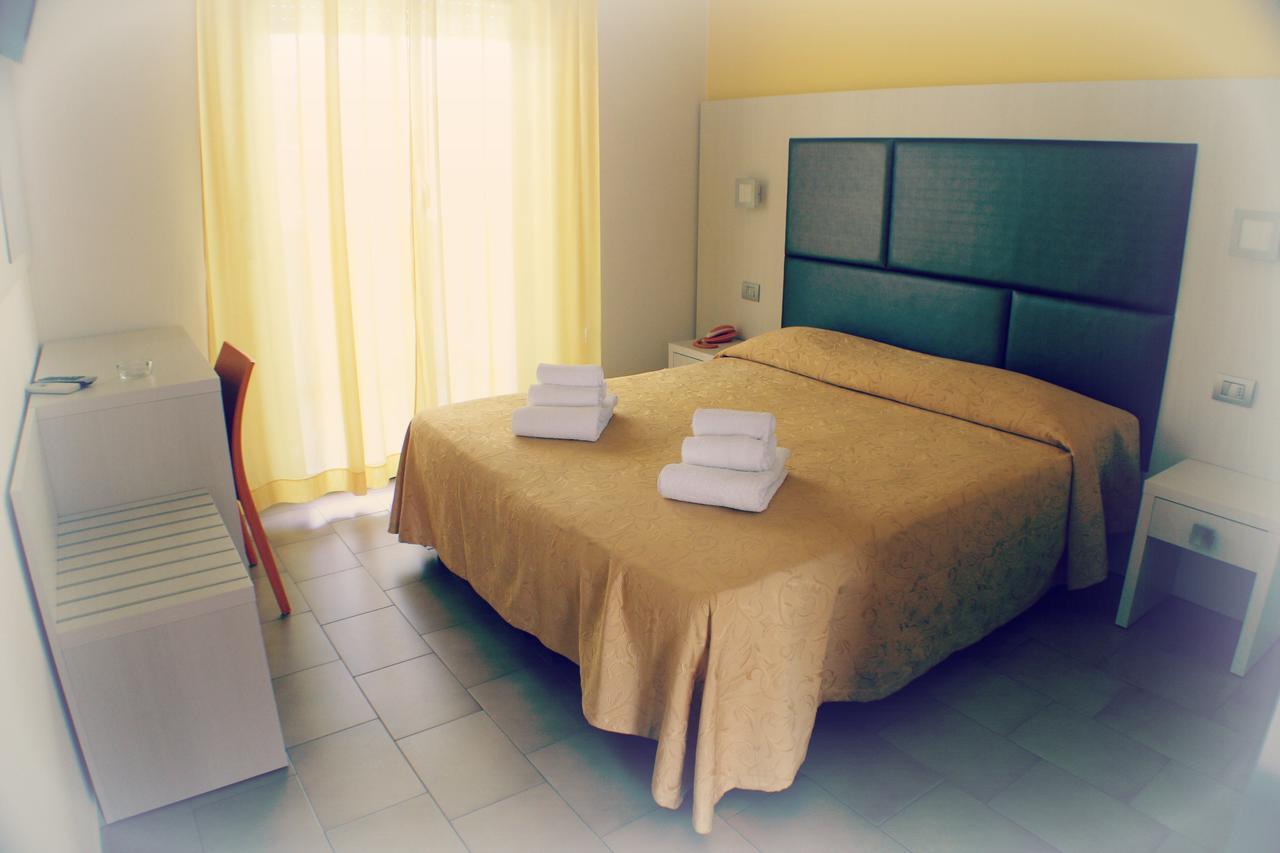 Hotel Adria Bellaria-Igea Marina Quarto foto